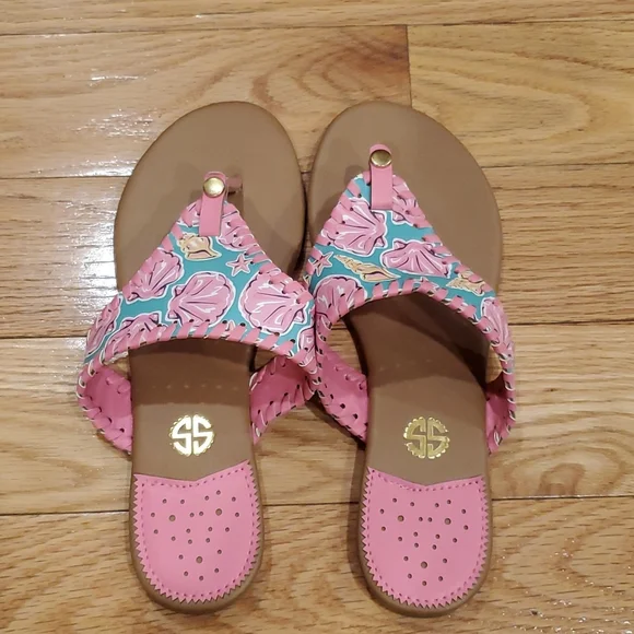 Simply Southern seashell flip flops - Picture 2 of 7